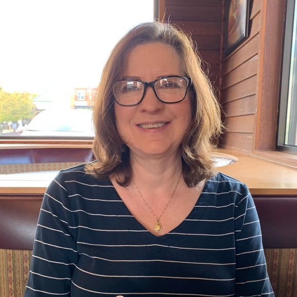 Meet your Posher, Cindy - Picture 2 of 2